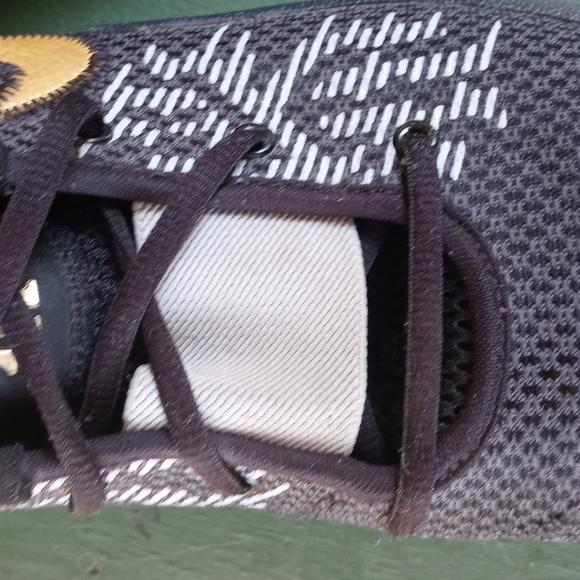 NIKE KYRIE FLYTRAP 2 BLACK SNEAKERS - Picture 7 of 9